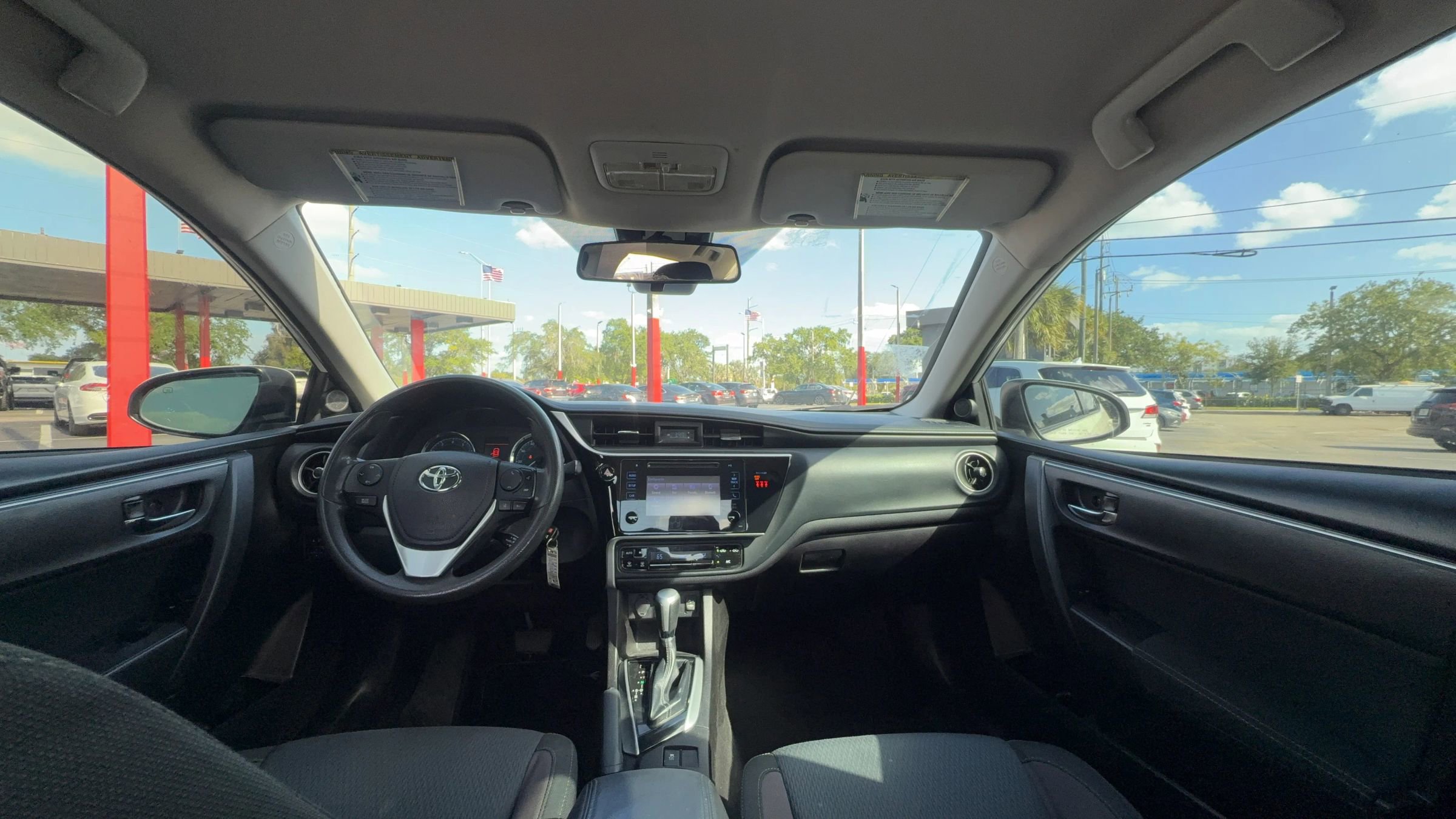 Used 2018 Toyota Corolla LE FWD image 14