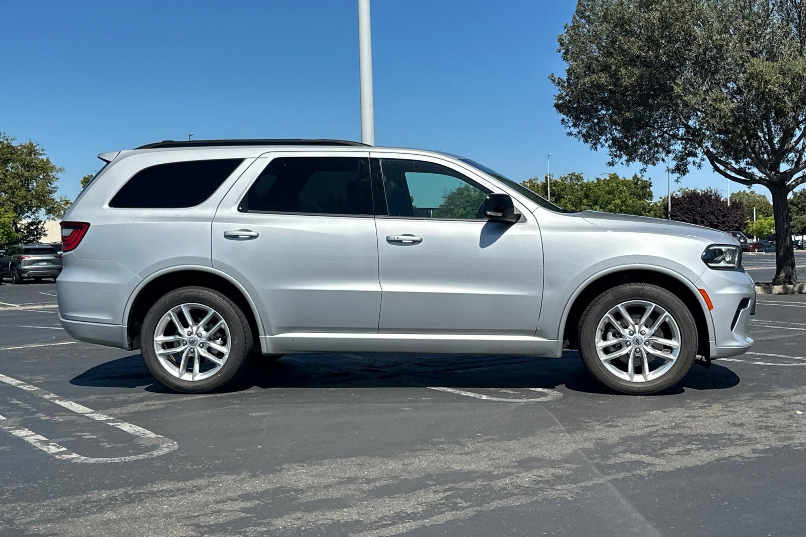 Used 2024 Dodge Durango GT AWD/4WD image 3