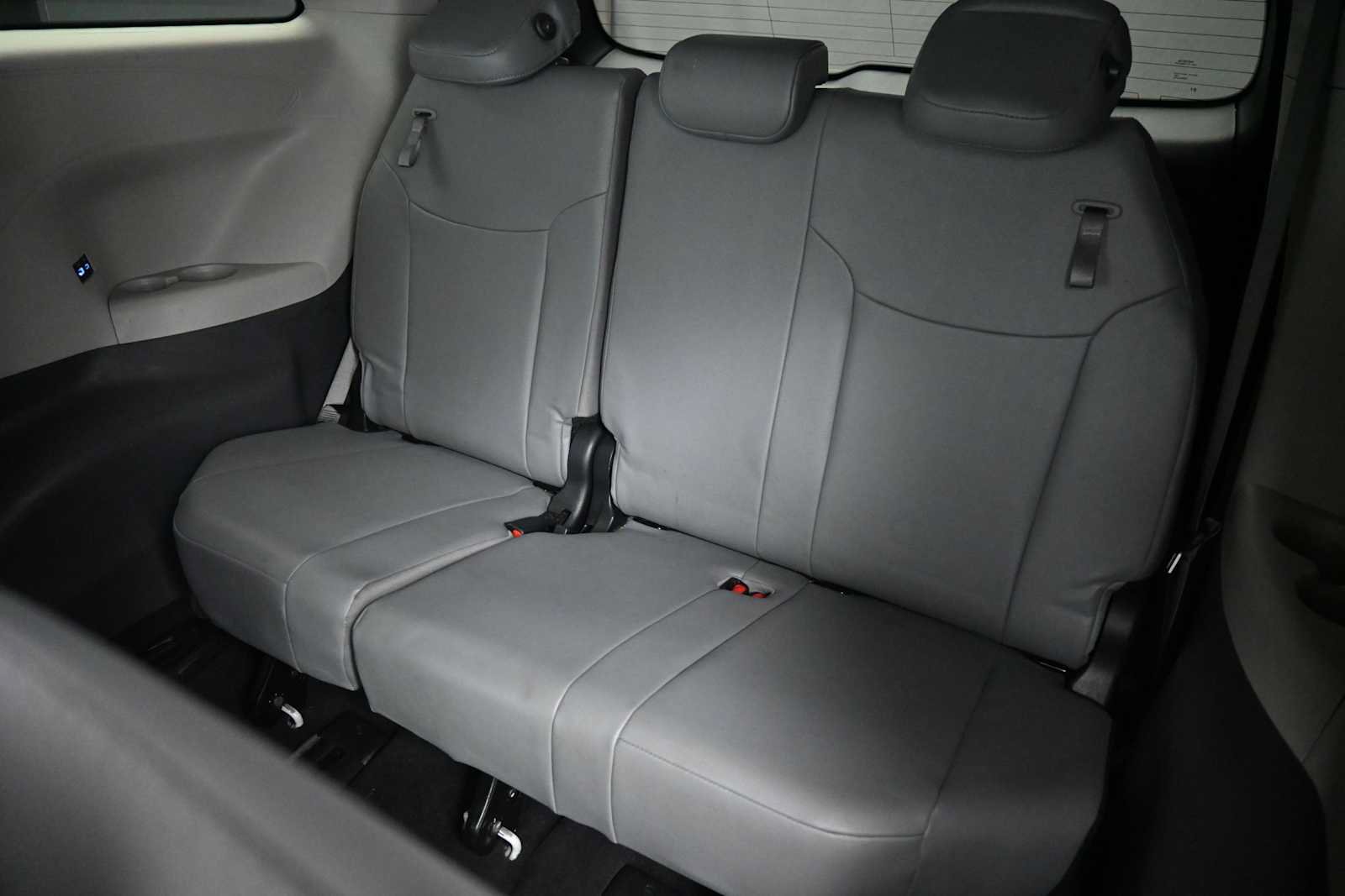 Used 2024 Toyota Sienna XLE w/ XLE Plus Package AWD/4WD image 21