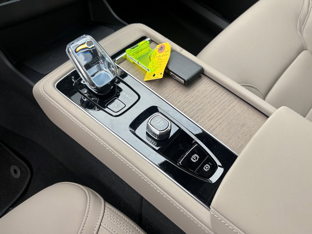 New 2026 Volvo XC90 T8 Plus w/ Protection Package Premier AWD/4WD image 15