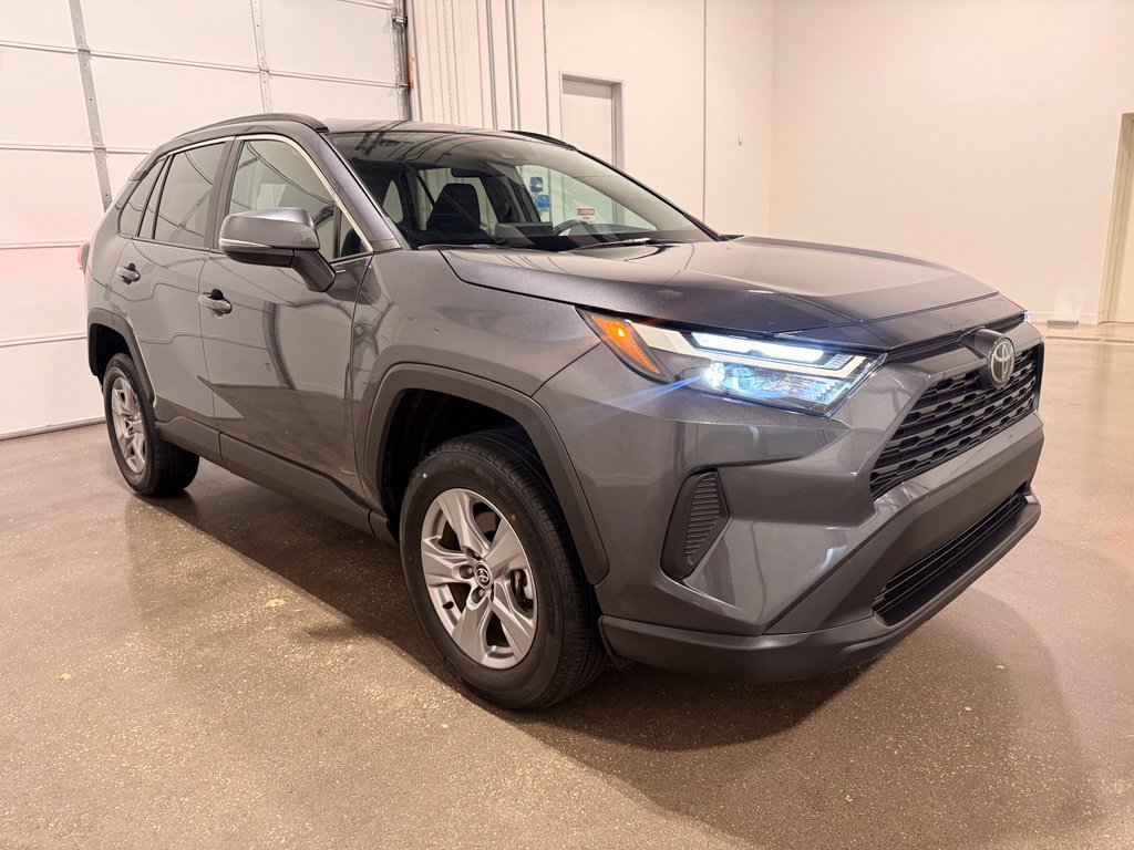 Used 2025 Toyota RAV4 XLE FWD image 3