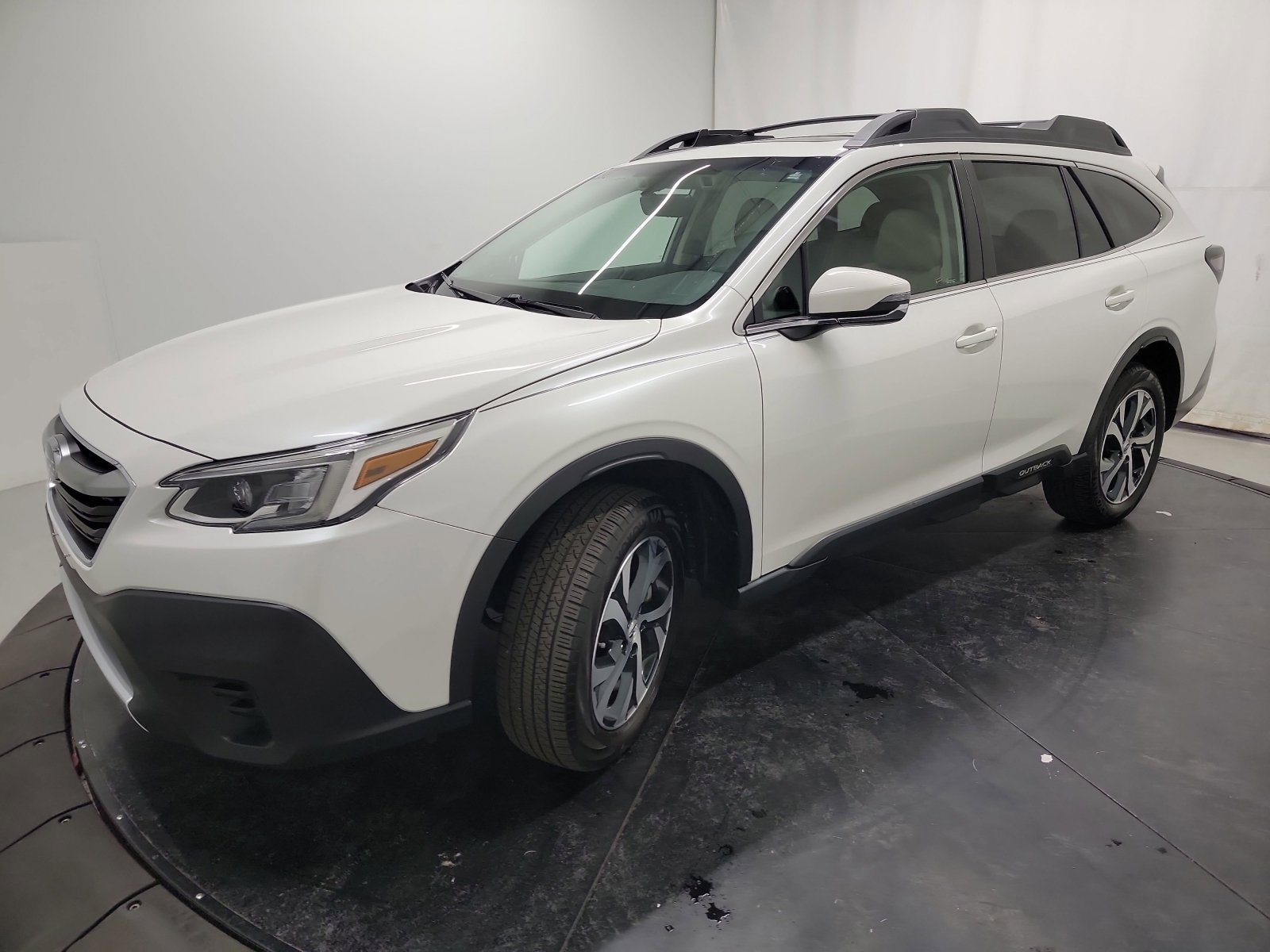 Used 2021 Subaru Outback Limited XT image 3