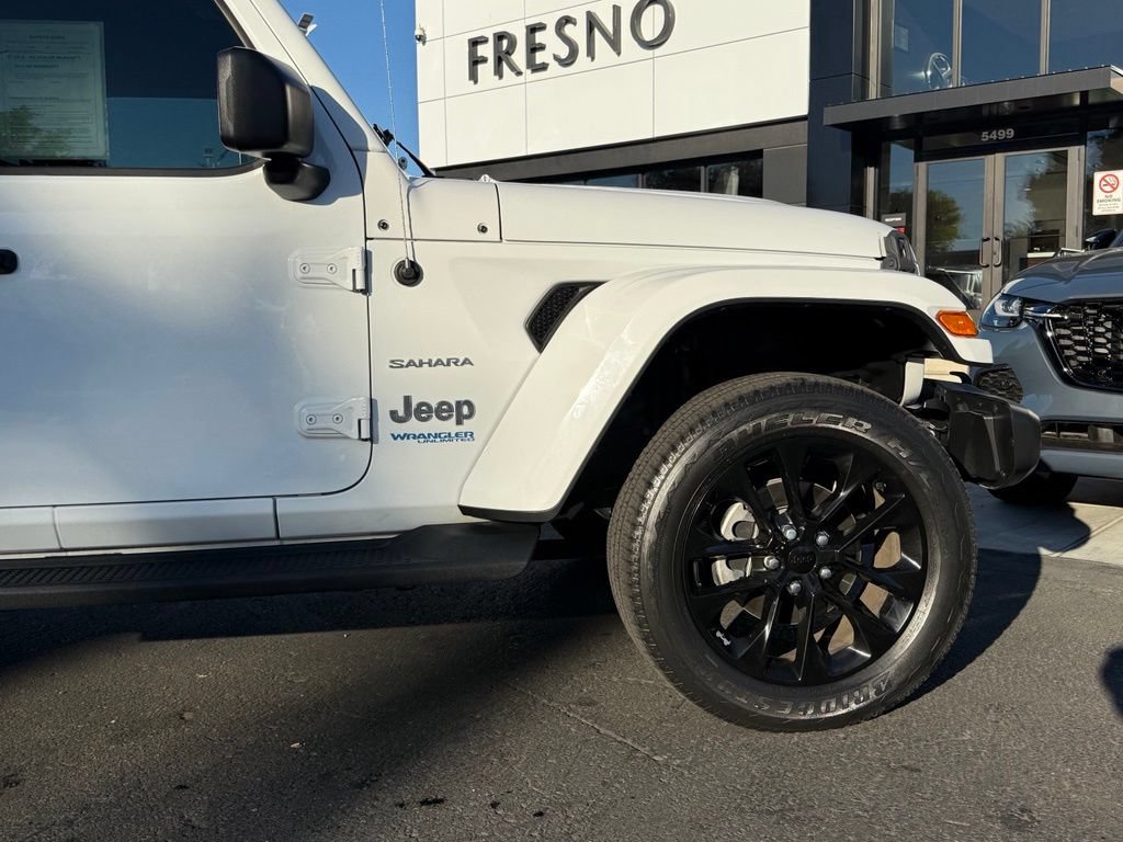 Used 2021 Jeep Wrangler Unlimited Sahara w/ Cold Weather Group AWD/4WD image 12