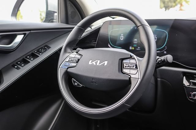 Certified 2025 Kia Niro EX FWD image 16