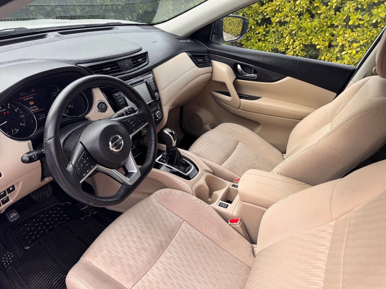 Used 2018 Nissan Rogue SV image 12