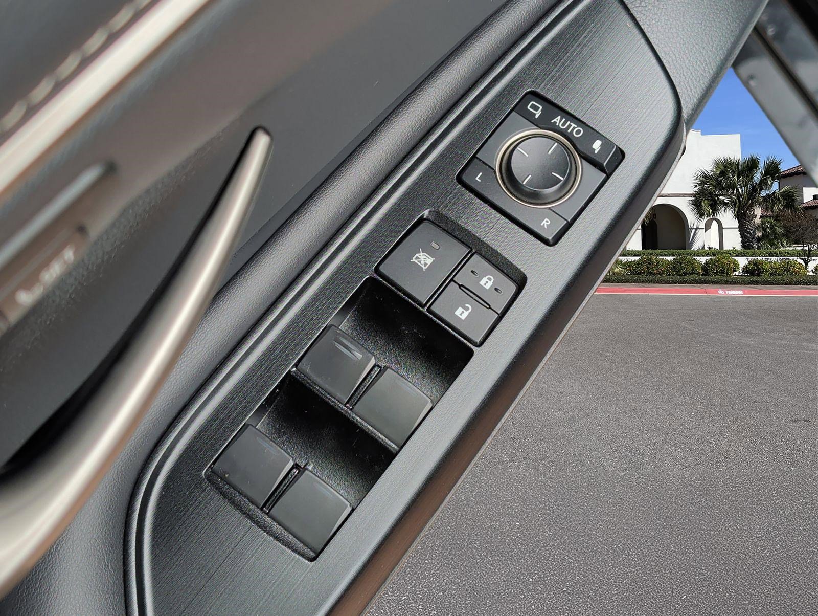 Certified 2020 Lexus ES 350 w/ Premium Package FWD image 9