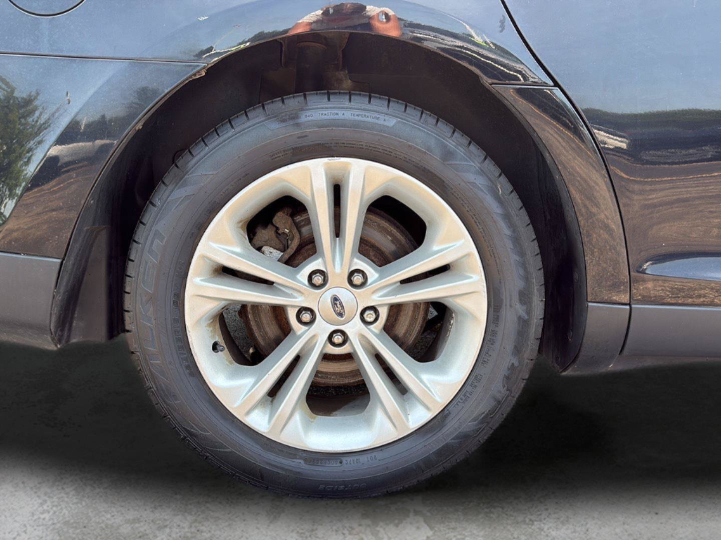 Used 2016 Ford Taurus SEL FWD image 23