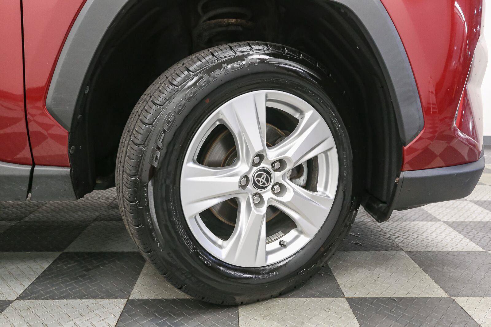 Used 2021 Toyota RAV4 XLE AWD/4WD image 14