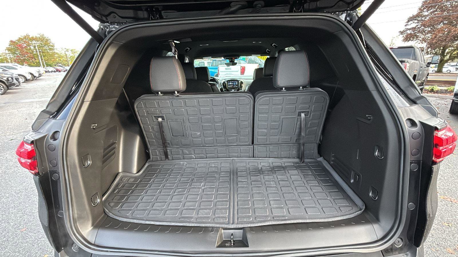 Used 2024 Chevrolet Traverse RS image 32