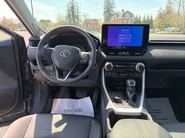 Used 2023 Toyota RAV4 XLE Premium image 17