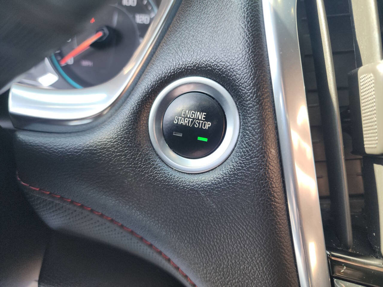 Used 2023 Chevrolet Traverse RS AWD/4WD image 28