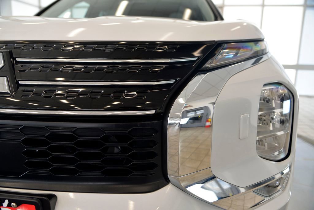 Used 2023 Mitsubishi Outlander SEL image 11