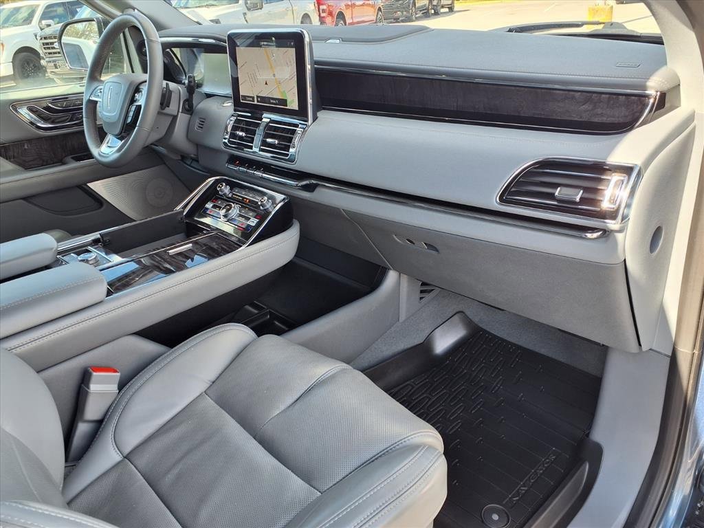 Used 2020 Lincoln Navigator Reserve w/ Luxury Package image 11