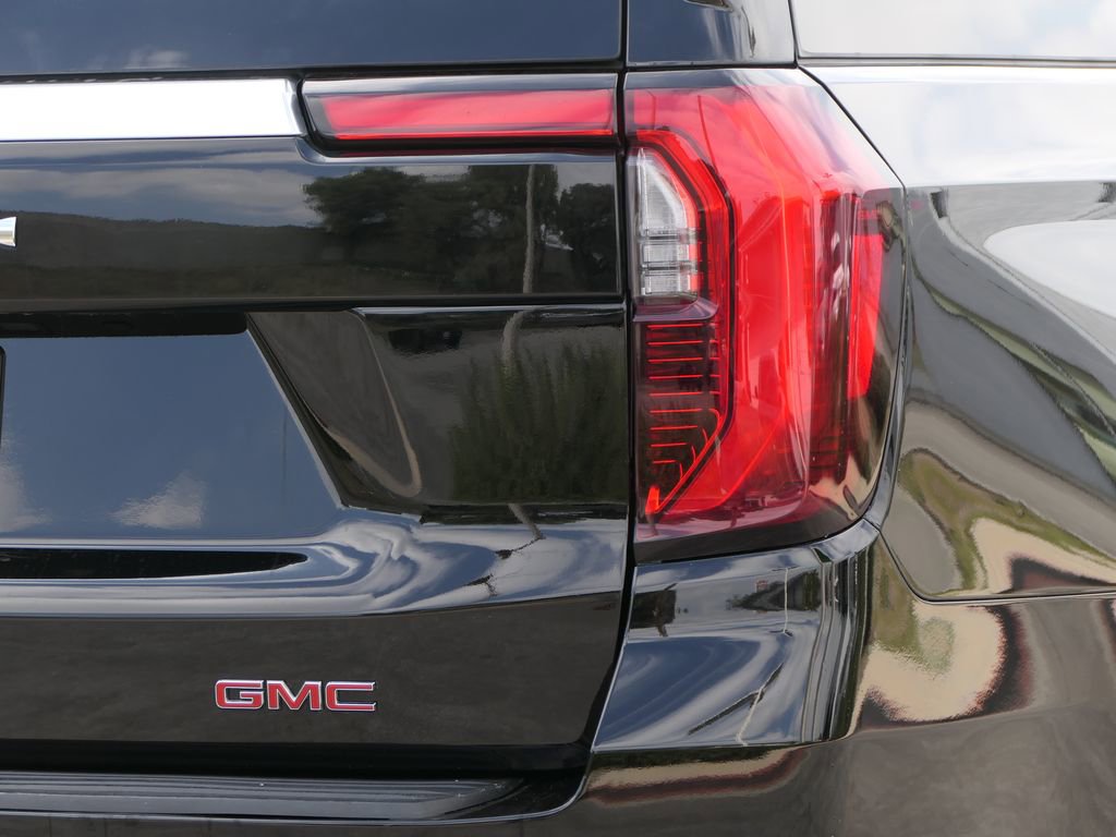 Used 2025 GMC Yukon XL Denali AWD/4WD image 3