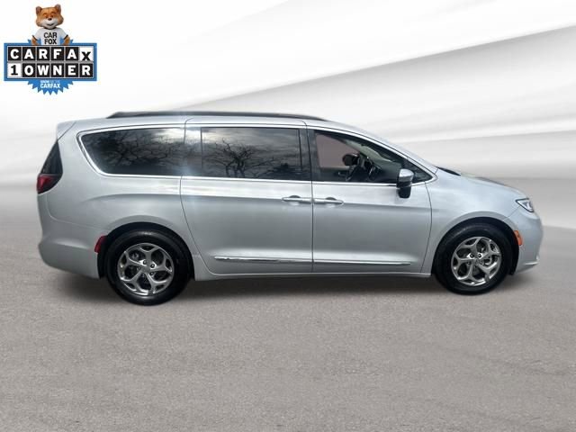 Used 2023 Chrysler Pacifica Limited FWD image 10