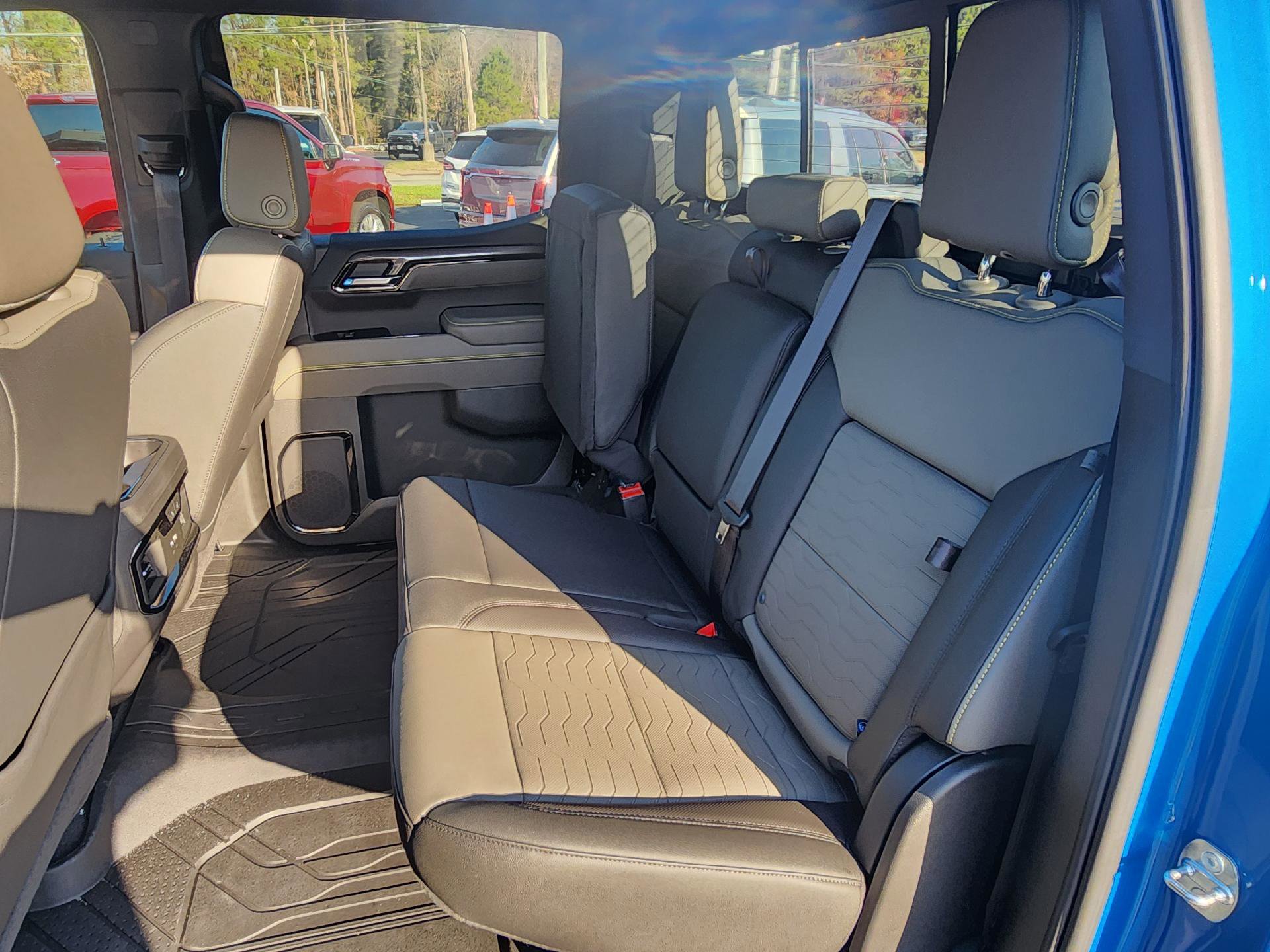 Used 2022 Chevrolet Silverado 1500 ZR2 w/ Technology Package image 10