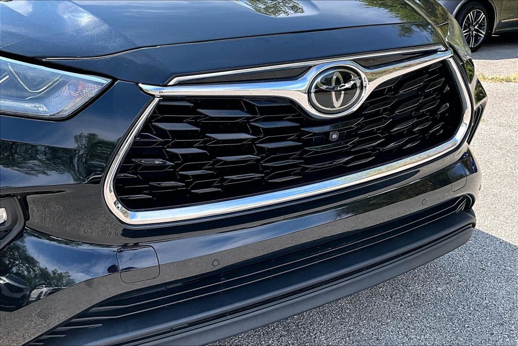 Used 2021 Toyota Highlander Limited w/ Protection Package #3 (TMS) AWD/4WD image 39
