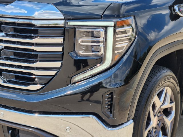 Used 2022 GMC Sierra 1500 SLT AWD/4WD image 10