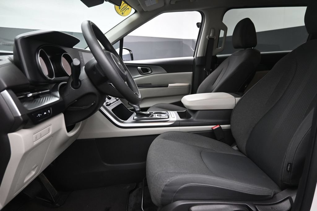 Used 2024 Kia Carnival LX FWD image 17