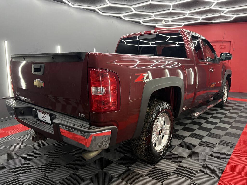 Used 2008 Chevrolet Silverado 1500 LTZ w/ Suspension Package, Off-Road AWD/4WD image 4