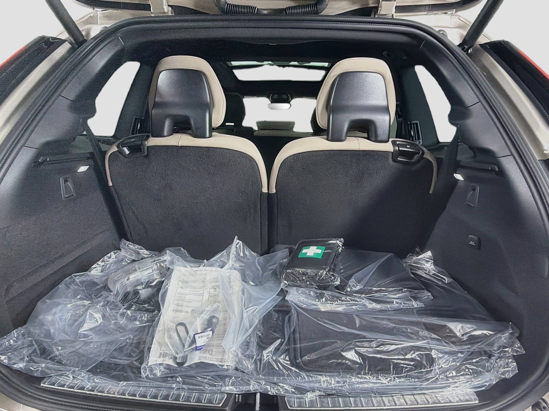 New 2026 Volvo XC90 T8 Plus w/ Protection Package Premier AWD/4WD image 28
