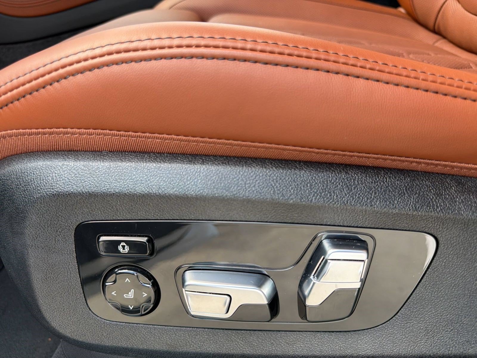 New 2027 BMW X7 M60i AWD/4WD image 12