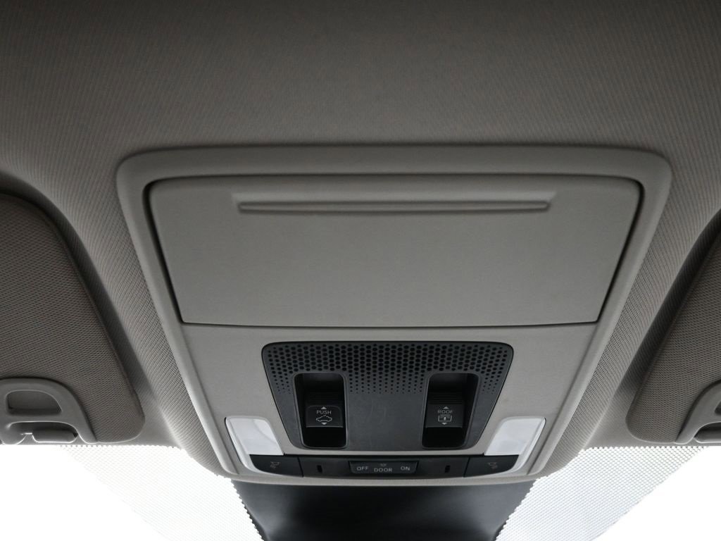 Used 2023 Honda Pilot Touring image 17