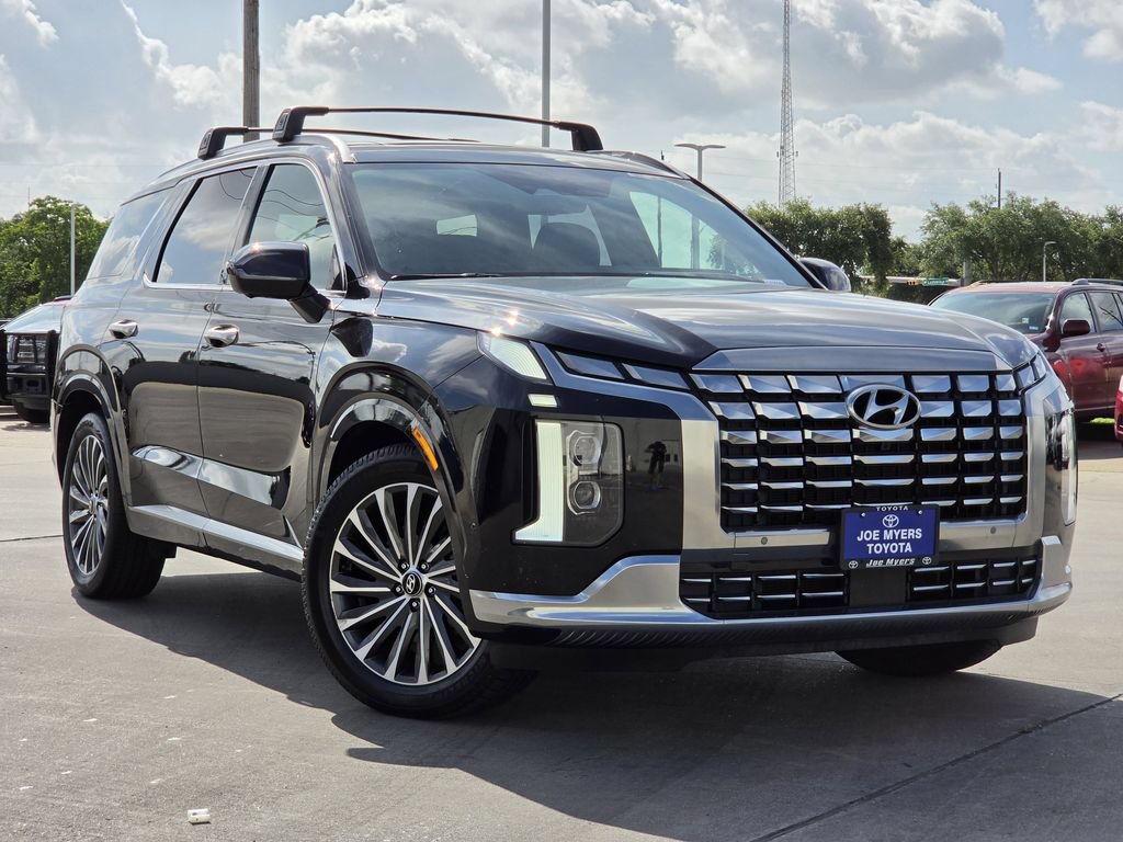 Used 2023 Hyundai Palisade Calligraphy FWD image 2