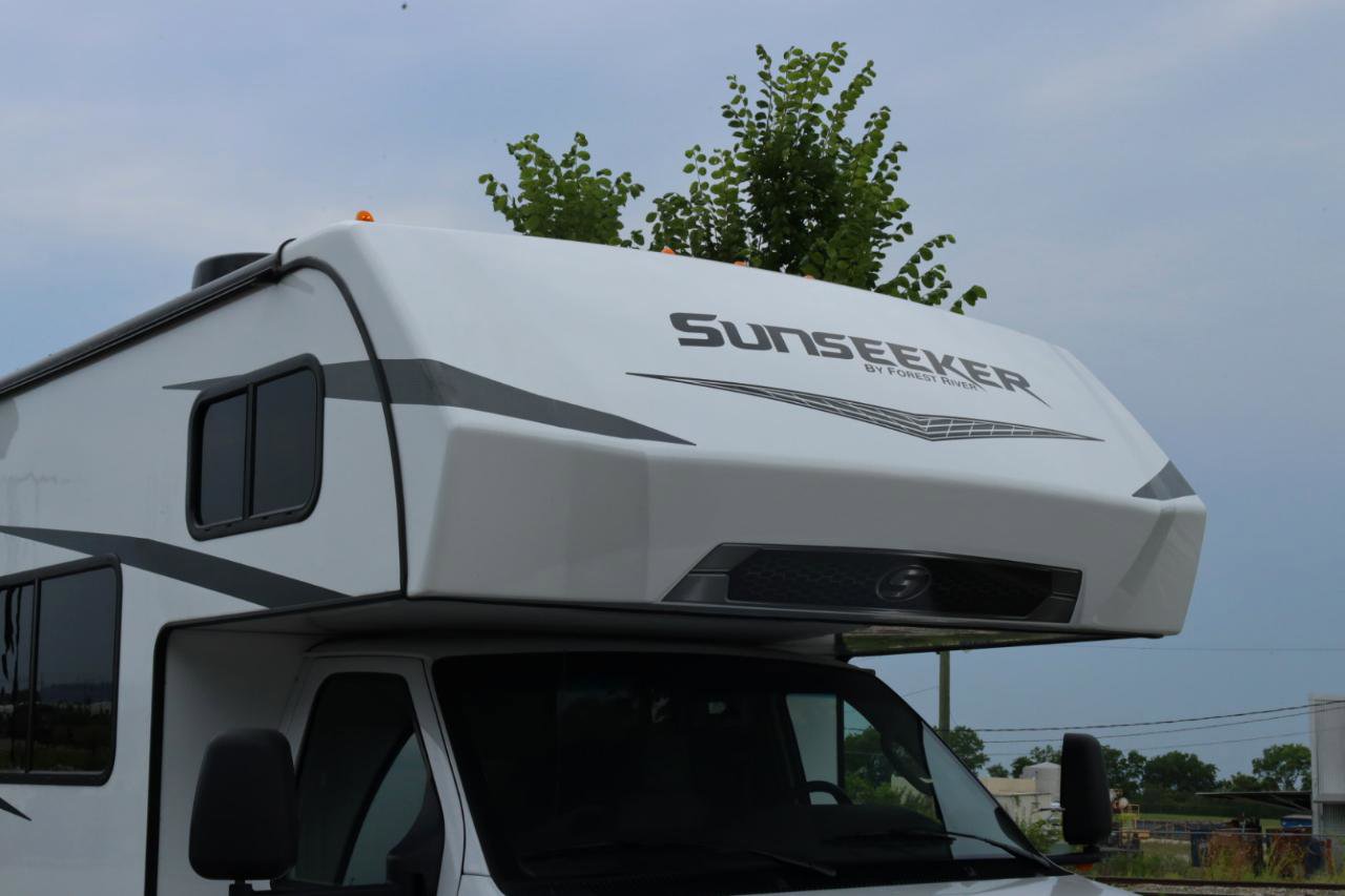 Used 2022 Ford E-450 and Econoline 450 Super Duty w/ Motorhome Prep Package RWD image 38