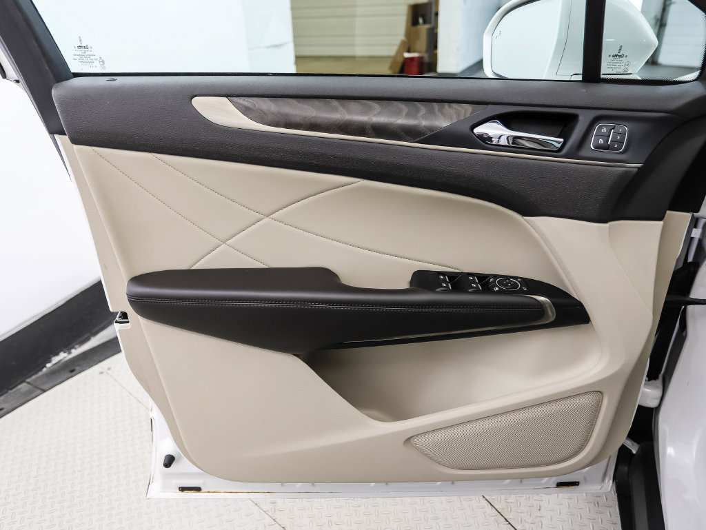 Used 2019 Lincoln MKC Reserve w/ MKC Climate Package AWD/4WD image 9