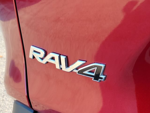 Used 2020 Toyota RAV4 XLE FWD image 6