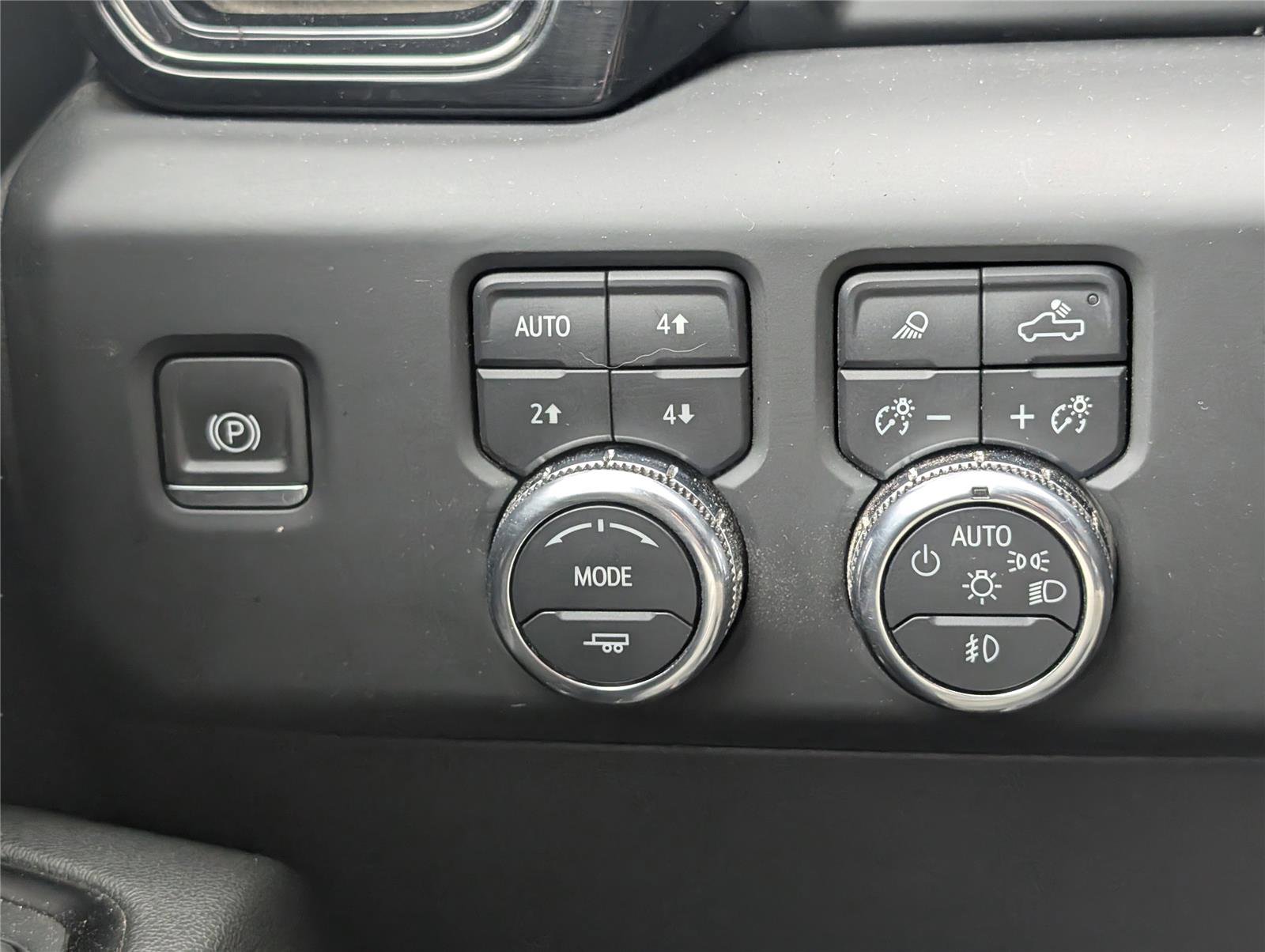 Used 2024 GMC Sierra 1500 AT4 w/ Technology Package image 27