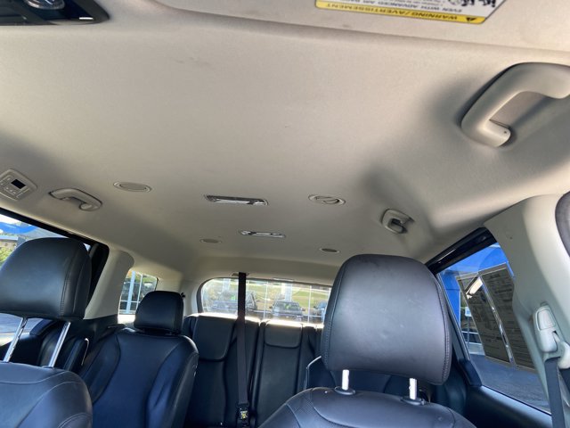 Used 2025 Kia Carnival FWD image 29