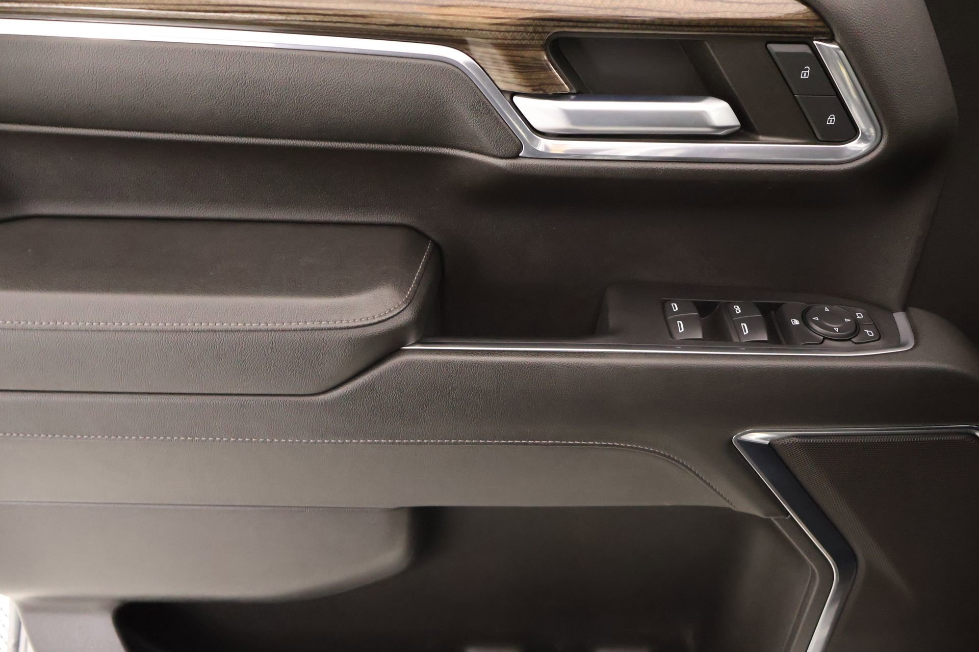 Used 2024 Chevrolet Silverado 1500 LT image 13