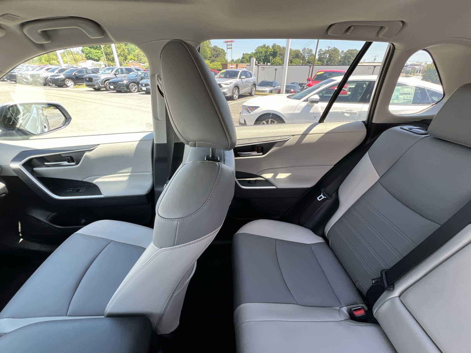Used 2023 Toyota RAV4 XLE Premium AWD/4WD image 3