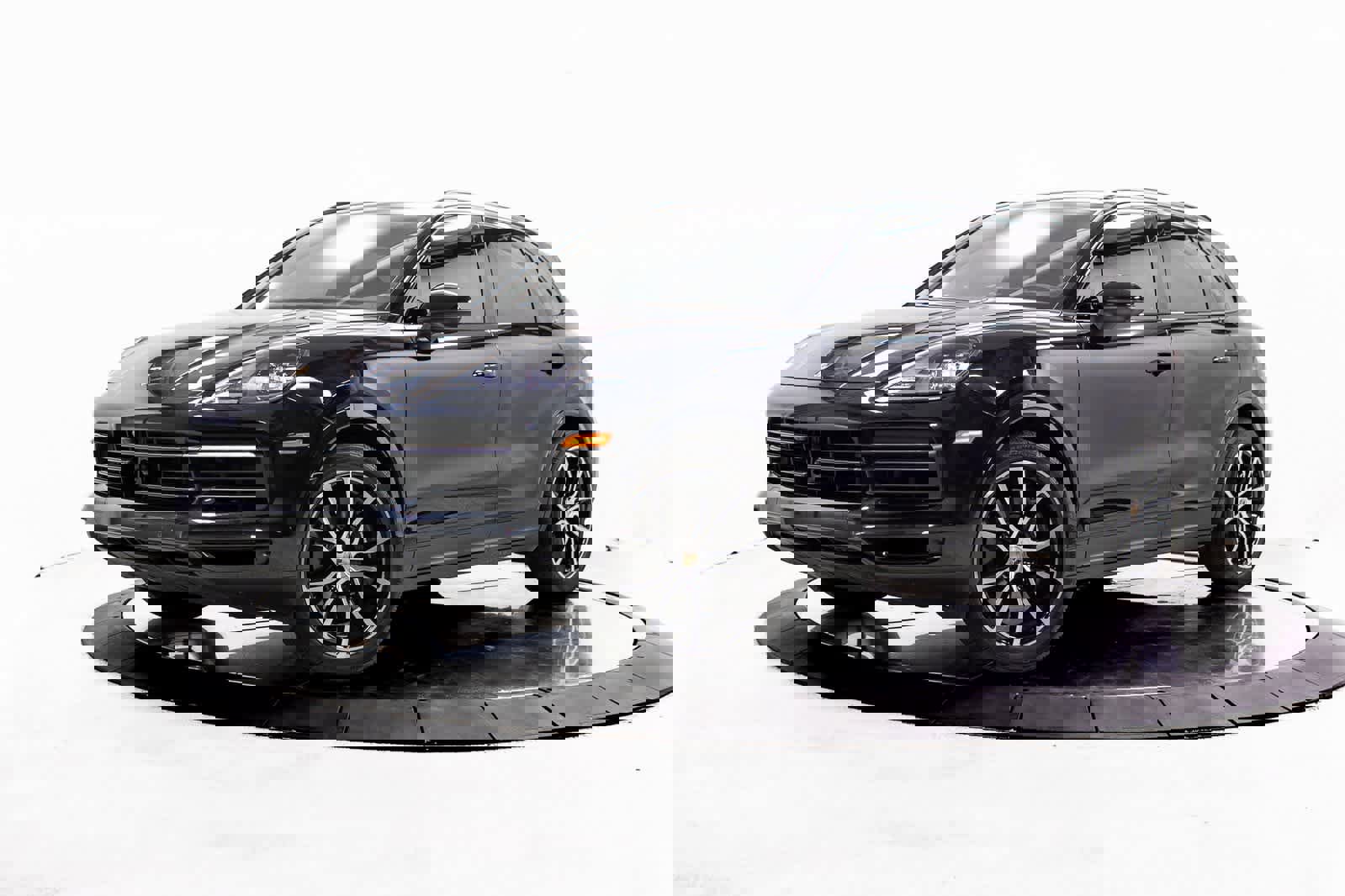 Certified 2023 Porsche Cayenne Platinum Edition w/ Assistance Package image 1