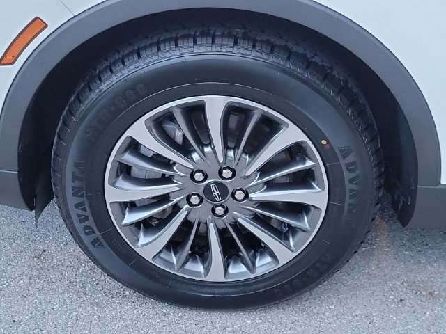 Used 2022 Lincoln Nautilus FWD w/ Premium Package image 8