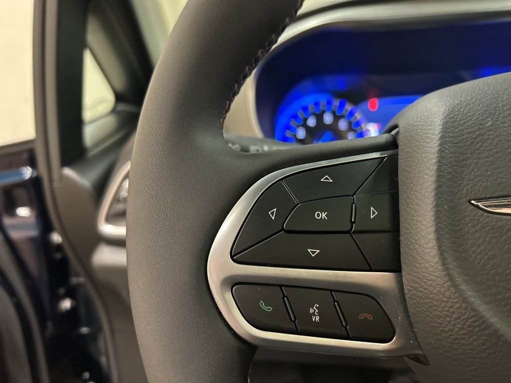 Used 2024 Chrysler Pacifica Pinnacle w/ Trailer Tow Group image 21