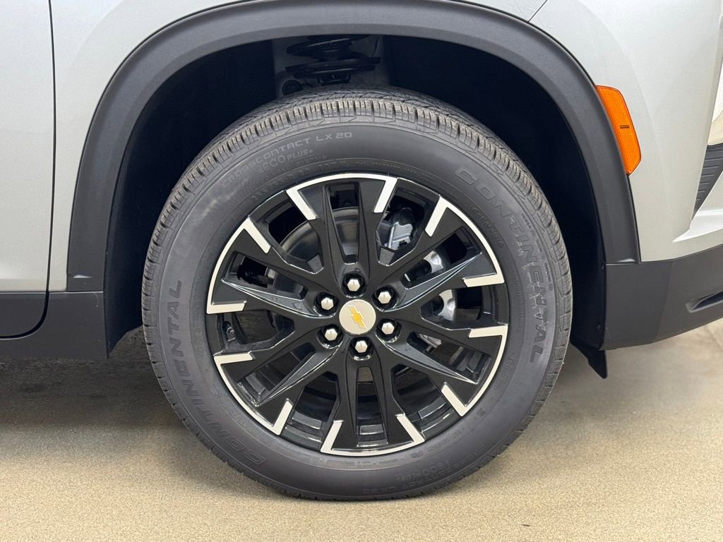New 2026 Chevrolet Traverse LT w/ Sun and Wheel Package FWD image 4