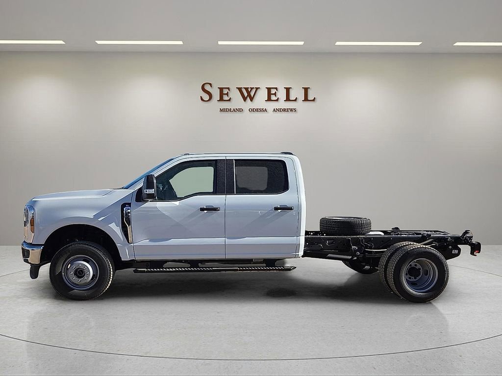 New 2026 Ford F350 XL w/ XL Chrome Package AWD/4WD image 2