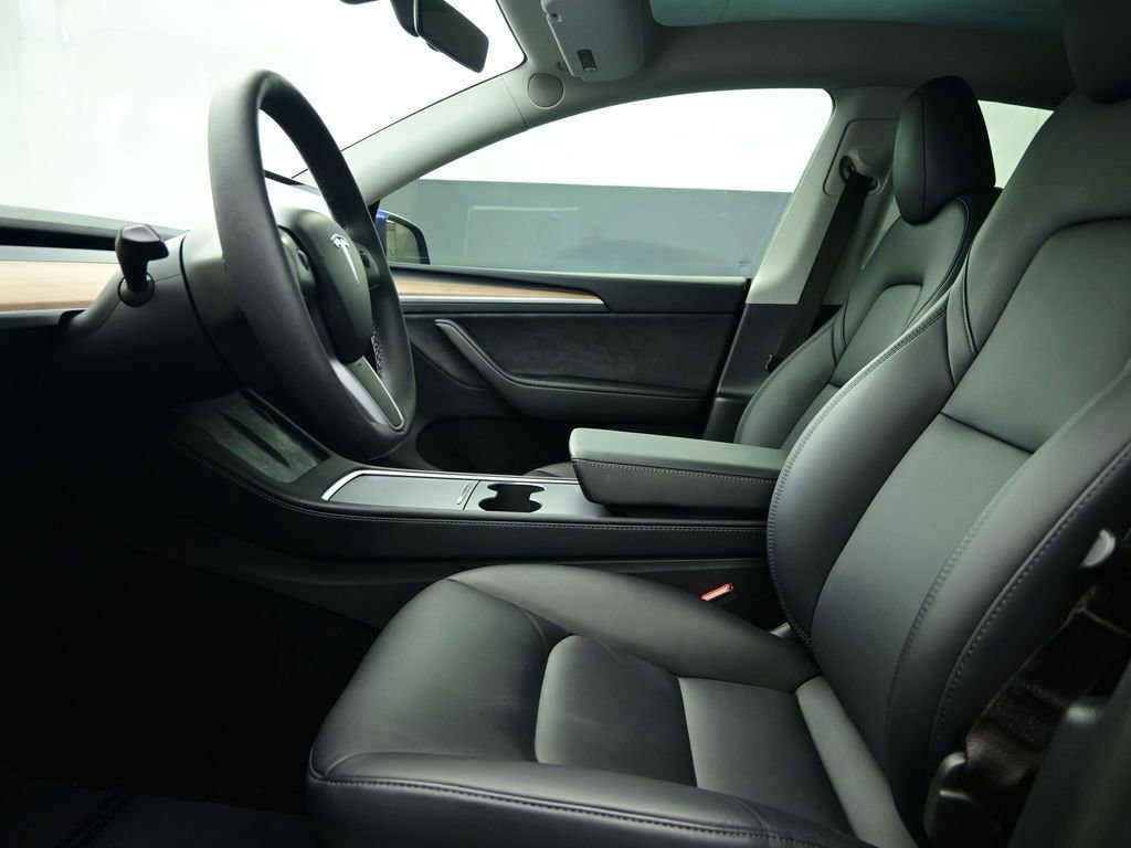 Used 2025 Tesla Model Y Long Range image 45