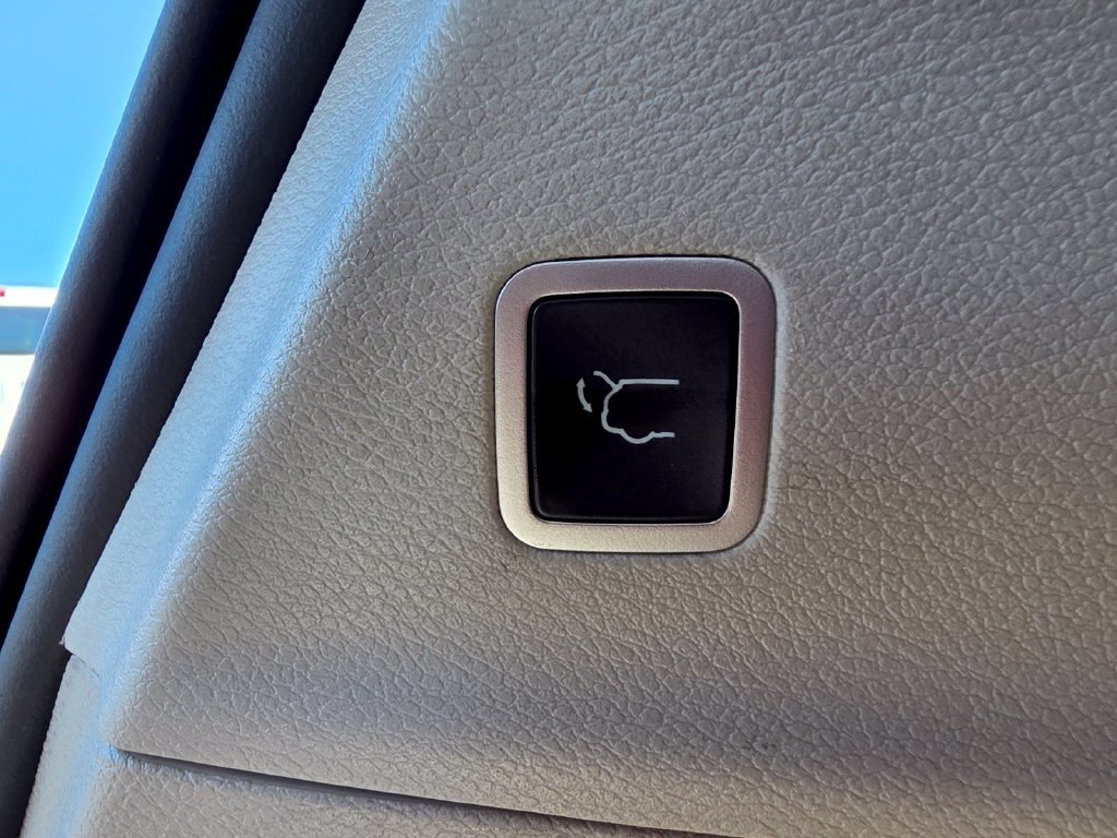 Used 2023 Chrysler Pacifica Touring-L FWD image 32
