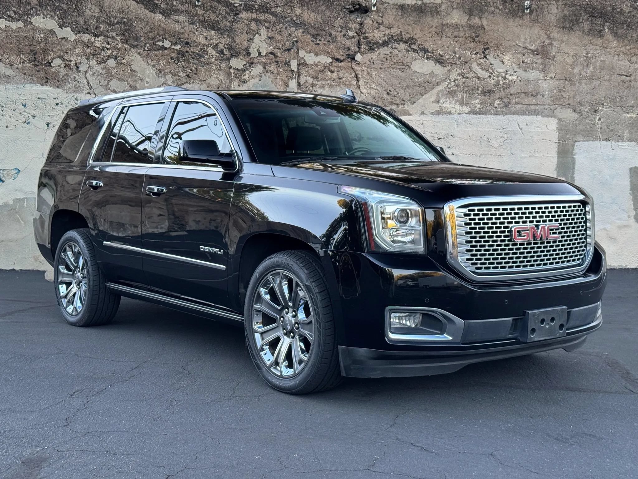Used 2016 GMC Yukon Denali w/ Open Road Package RWD image 2