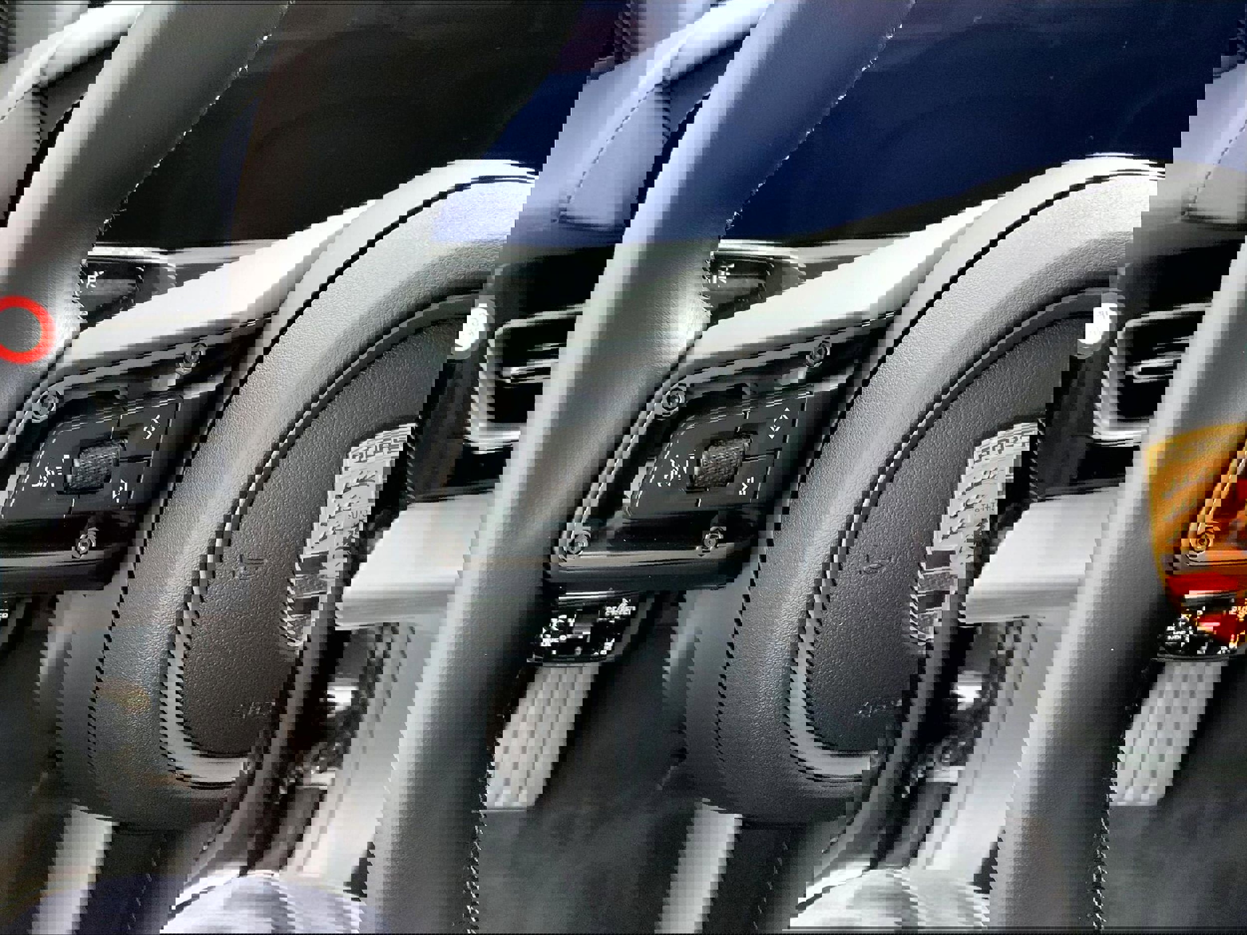 Used 2025 Porsche Taycan image 15