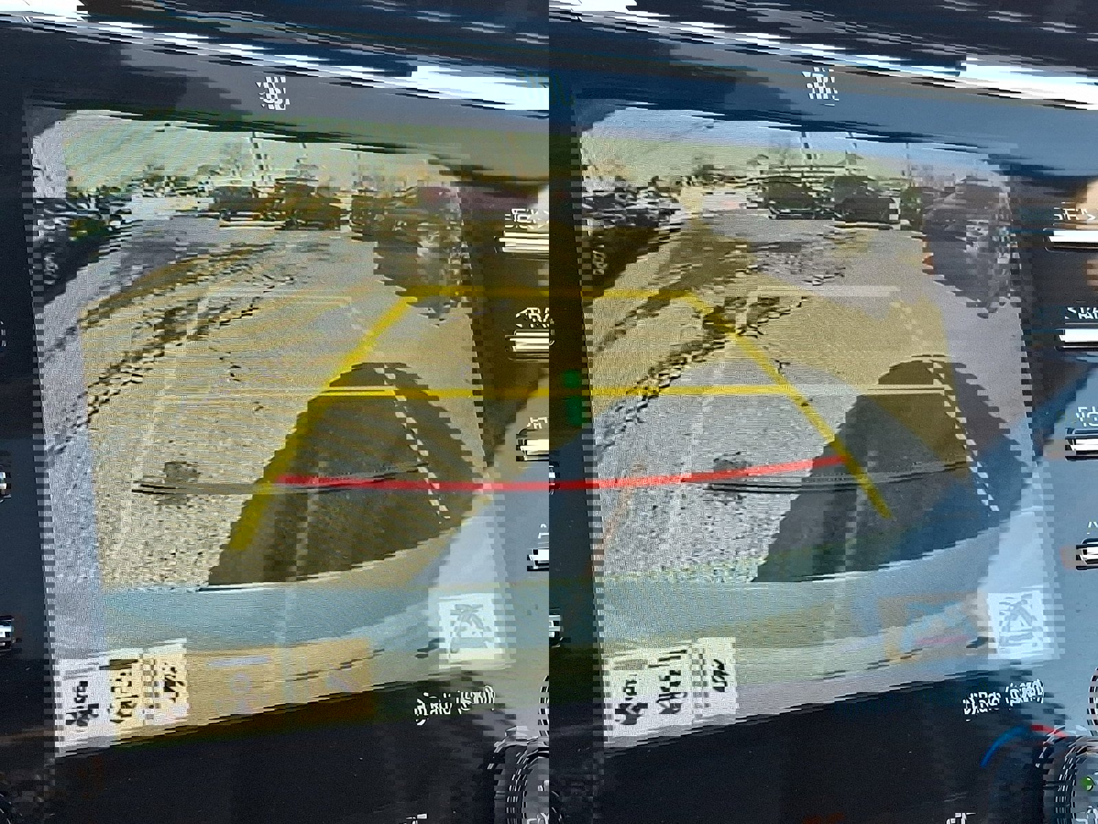 Used 2020 Toyota Camry XLE w/ Sunroof Package image 19