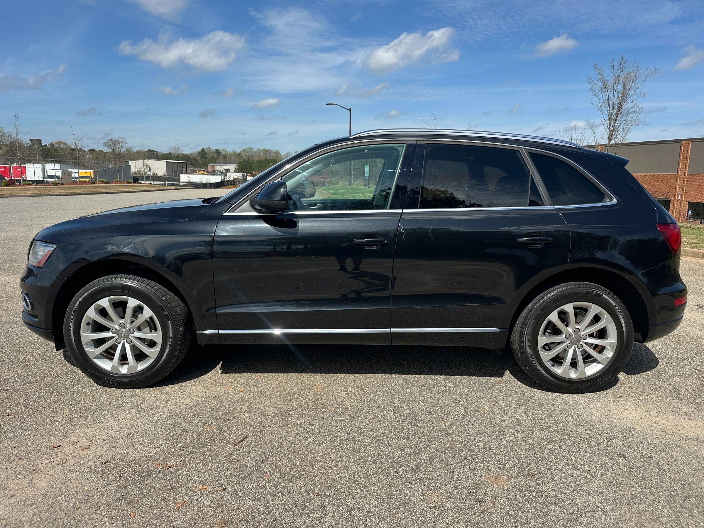 Used 2014 Audi Q5 2.0T Premium Plus w/ Premium Plus Package AWD/4WD image 2