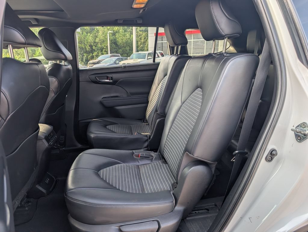 Used 2023 Toyota Highlander XSE FWD image 27