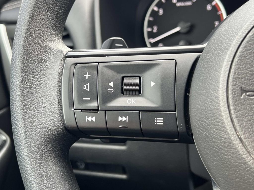 Used 2024 Nissan Rogue S image 23