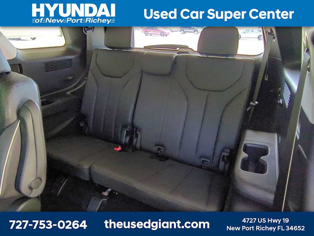 Used 2024 Hyundai Palisade SEL w/ Premium Package FWD image 12
