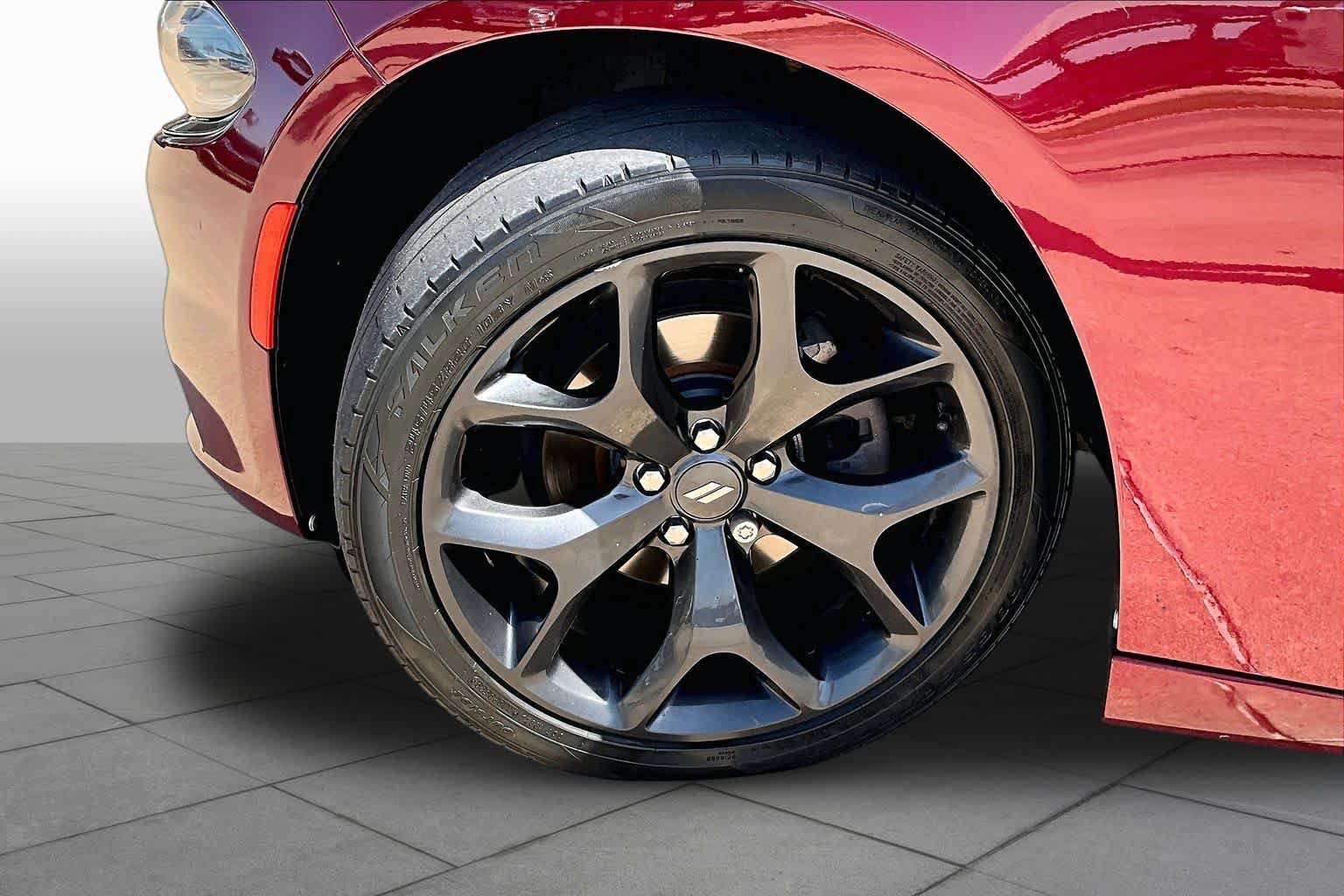 Used 2020 Dodge Charger SXT w/ Blacktop Package RWD image 10